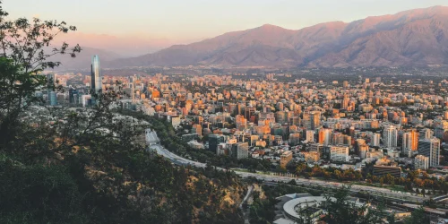 beagle-santiago-andes-skyline.webp